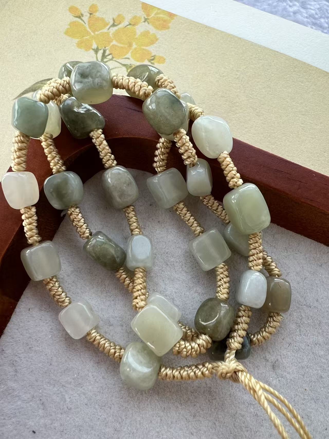 天然和田玉方块挂饰【个别微瑕】