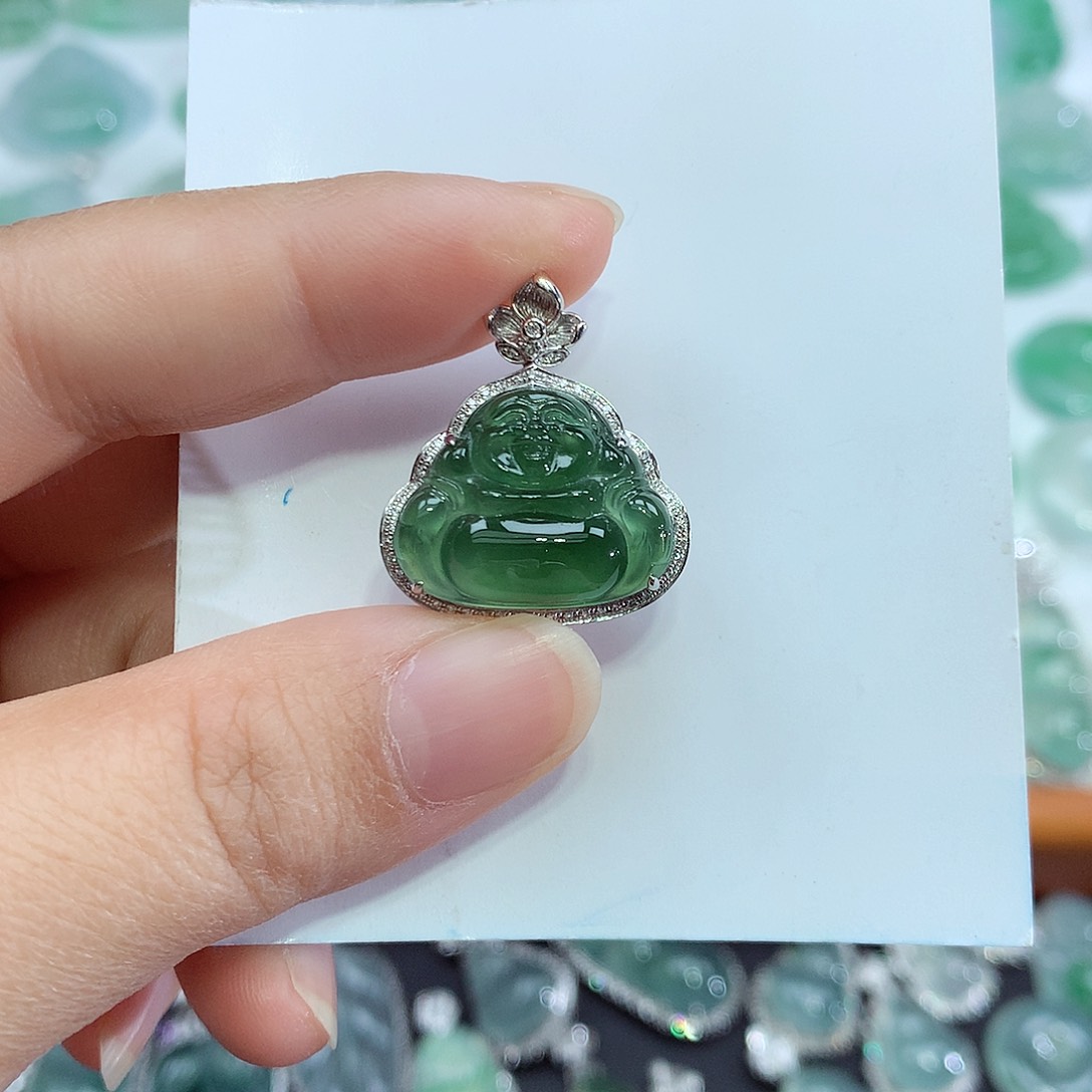 翡翠颈饰18K金镶嵌佛