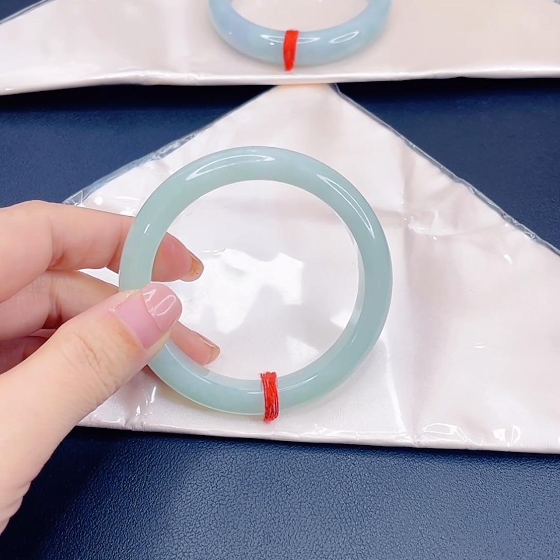 翡翠未镶嵌手镯冰绿手镯