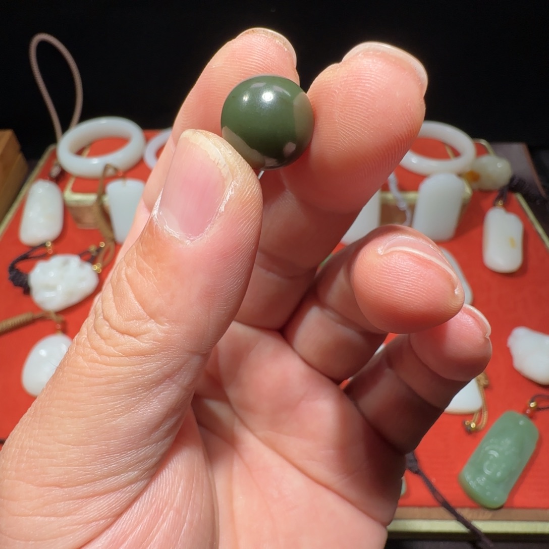 陈***N和田玉未镶嵌吊坠(不含链)