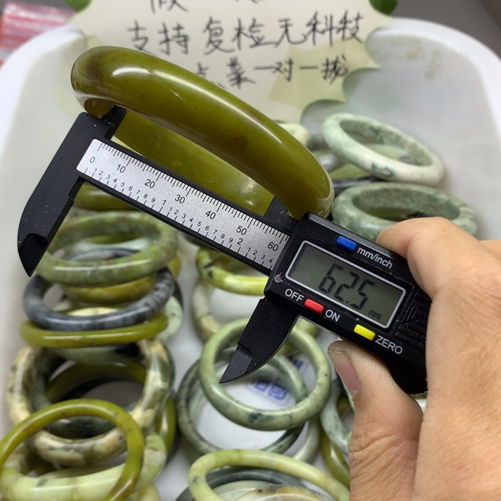 蛇纹石玉未镶嵌手镯36