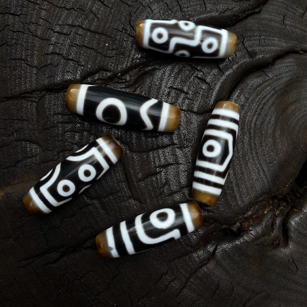 尺寸约12.5*38～40mm+天然玛瑙双芋头黑白单珠（配绳，多样性发）