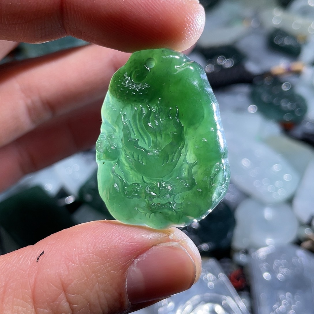 翡翠颈饰未镶嵌翡翠