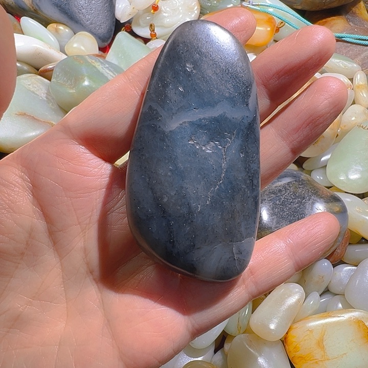 和田玉未镶嵌颈饰富***者