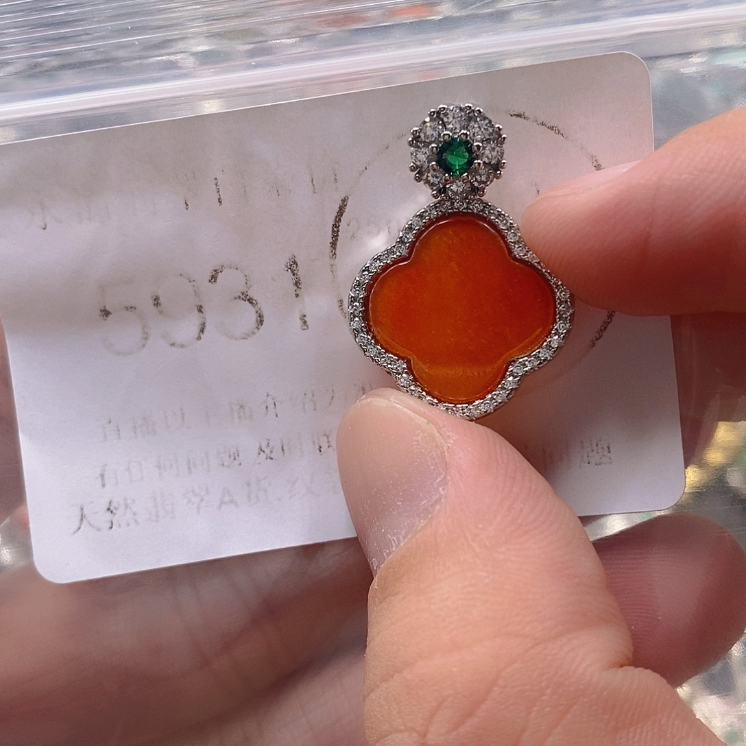 吊坠(不含链)未镶嵌翡翠