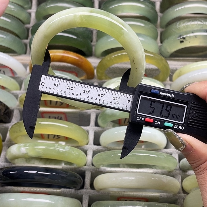 蛇纹石玉未镶嵌手镯174