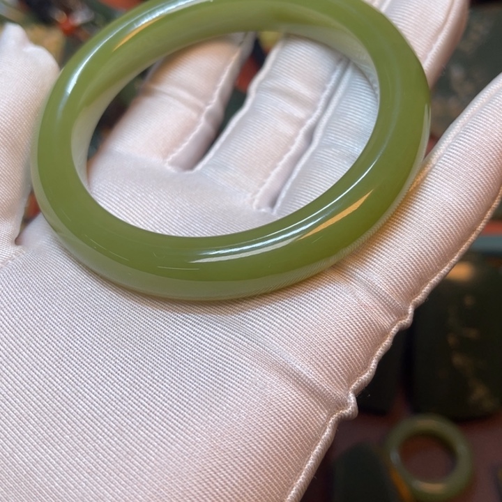 未镶嵌手镯岫岩老玉（透闪石质玉）自**在