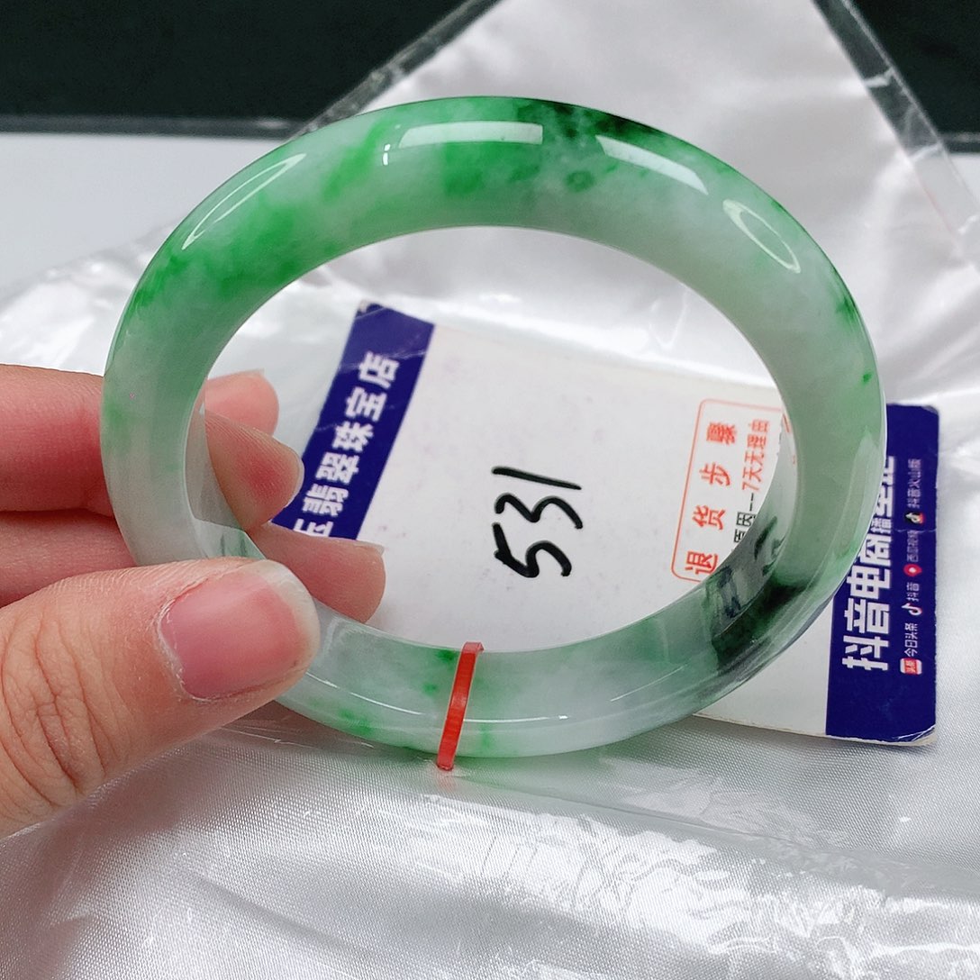 翡翠手镯未镶嵌翡翠