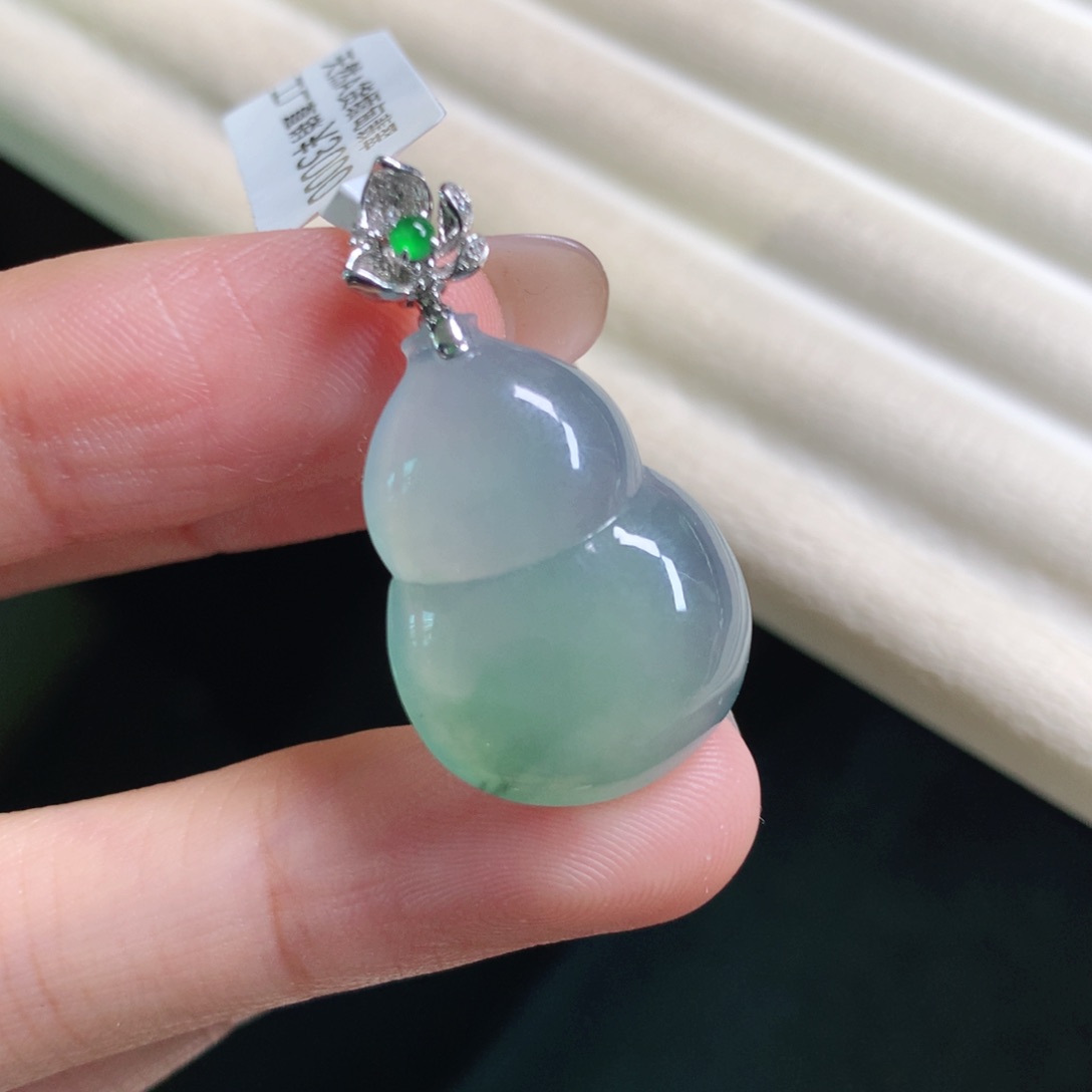 翡翠颈饰18K金镶嵌葫芦