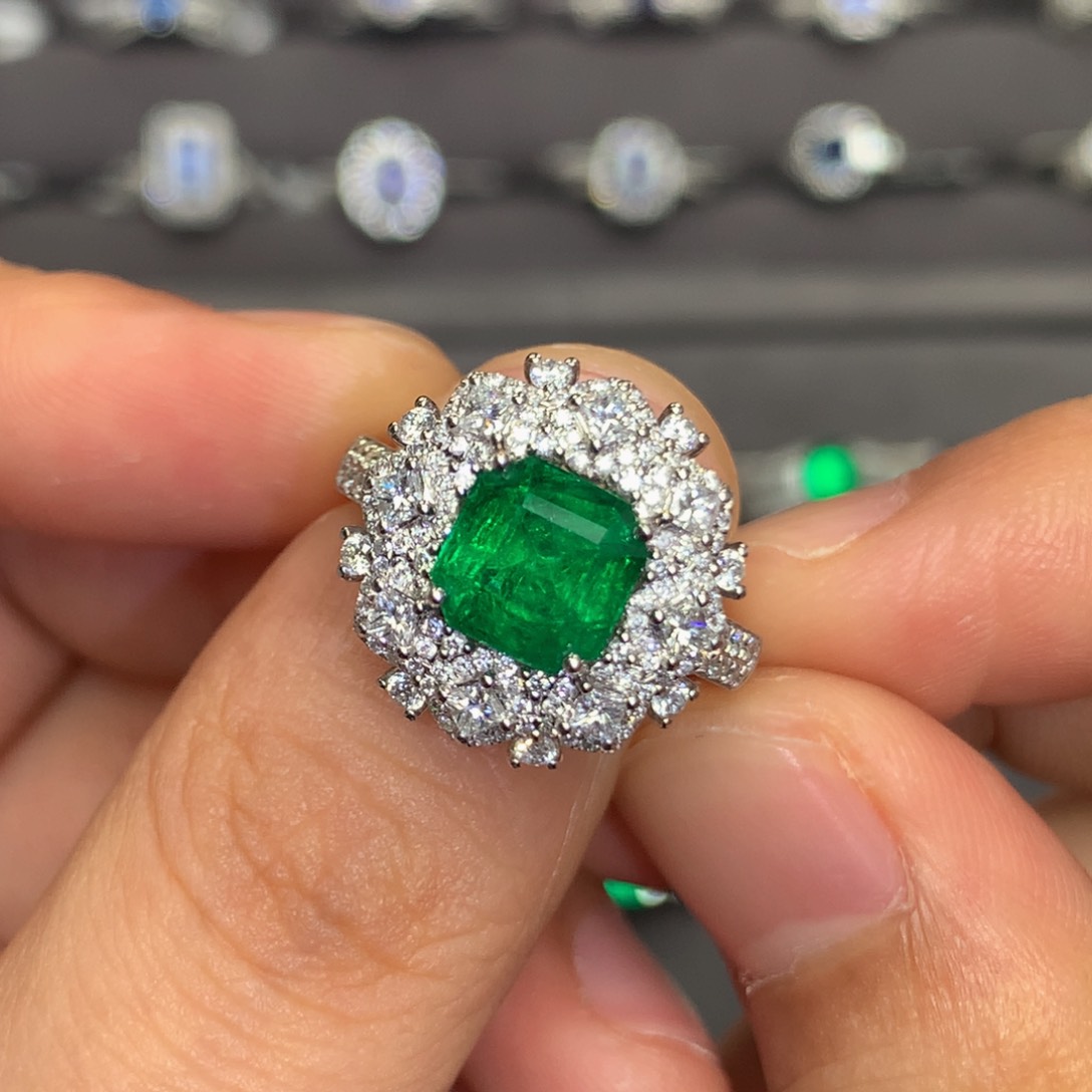 祖母绿戒指18K金镶嵌