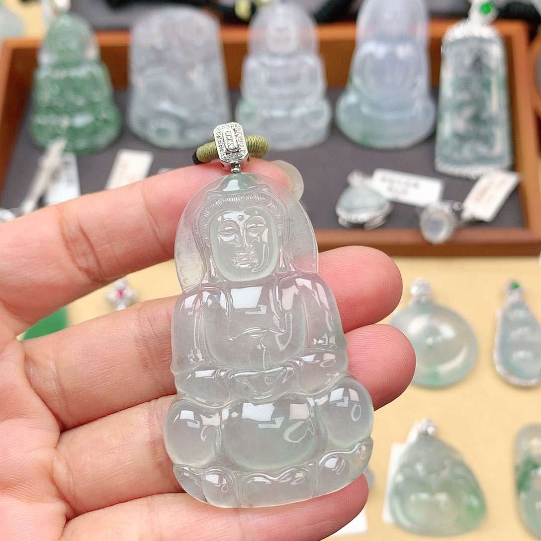 翡翠颈饰18K金镶嵌观音