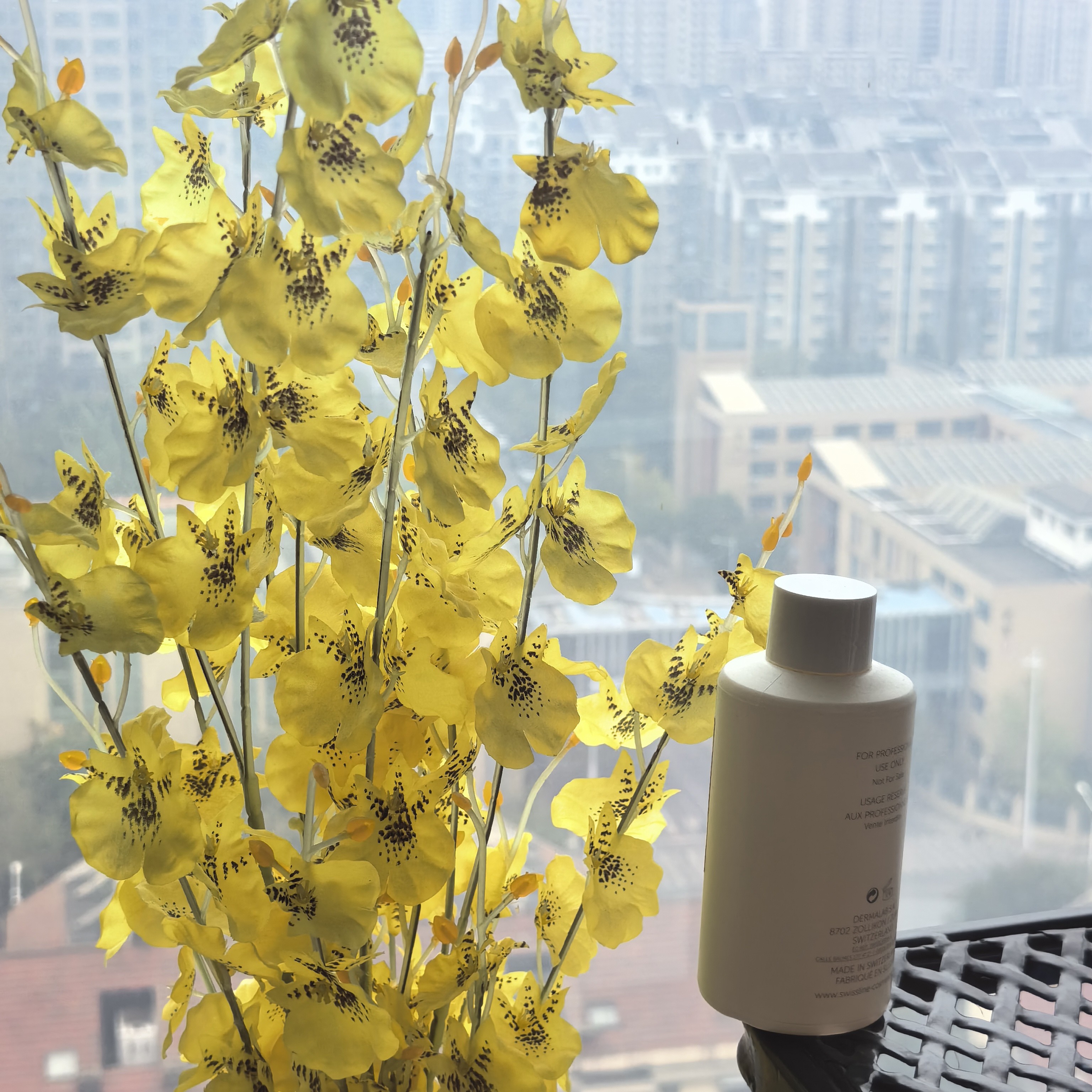 Y院线S家好用白色小精华瓶子