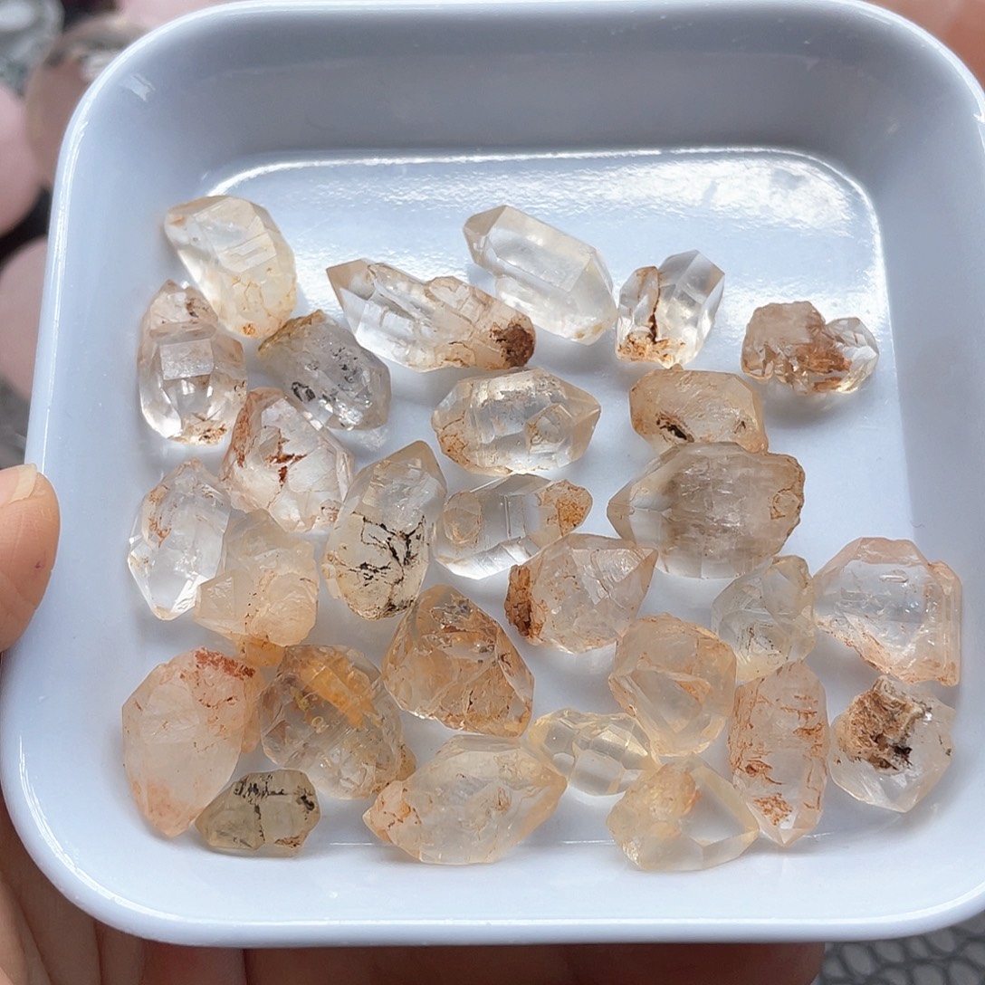 向***花珠宝半成品水晶未镶嵌48骸骨碎石