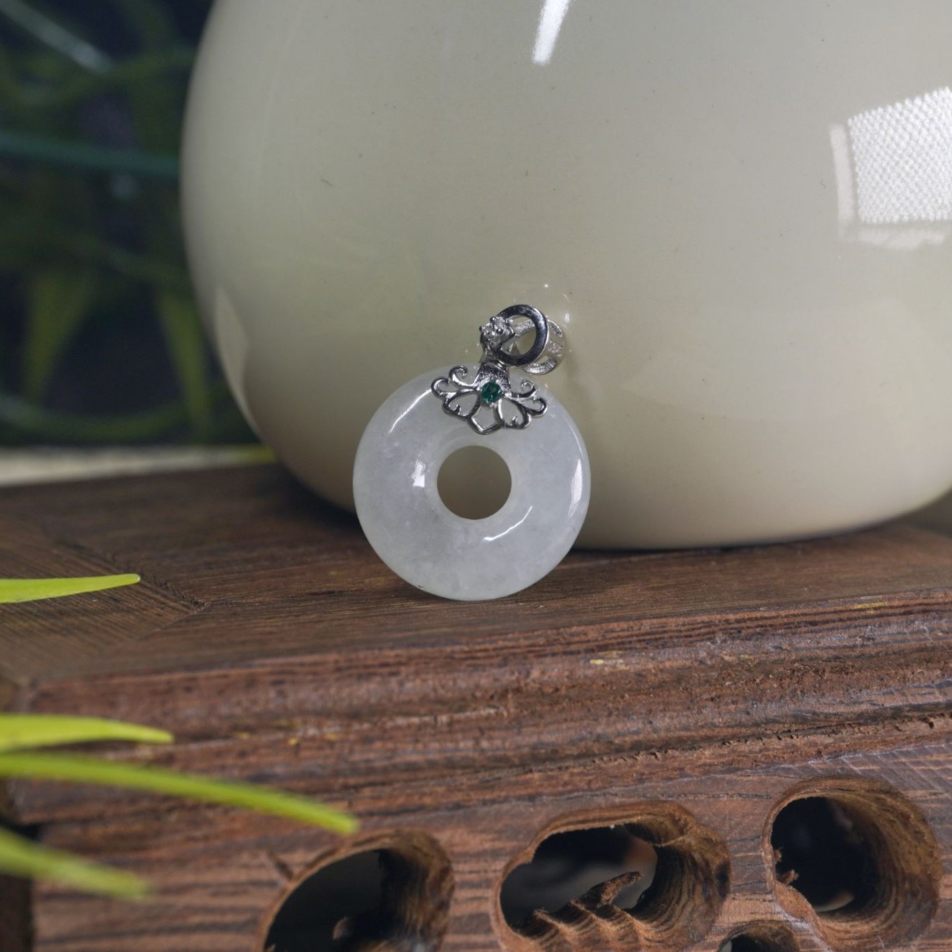 天然翡翠白冰甜甜圈吊坠（随机发货拍一发一）