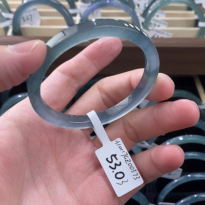 翡翠手镯未镶嵌天***?53.03