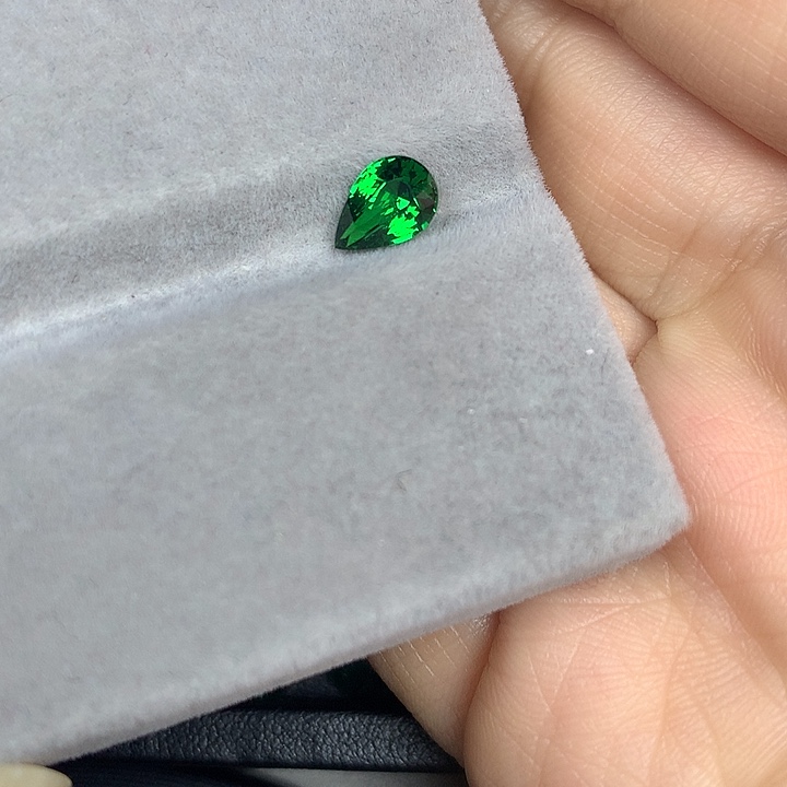 裸石未镶嵌石榴石1.11ct沙弗莱