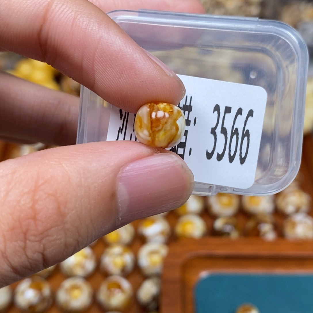 蜜蜡未镶嵌珠宝奇石3566