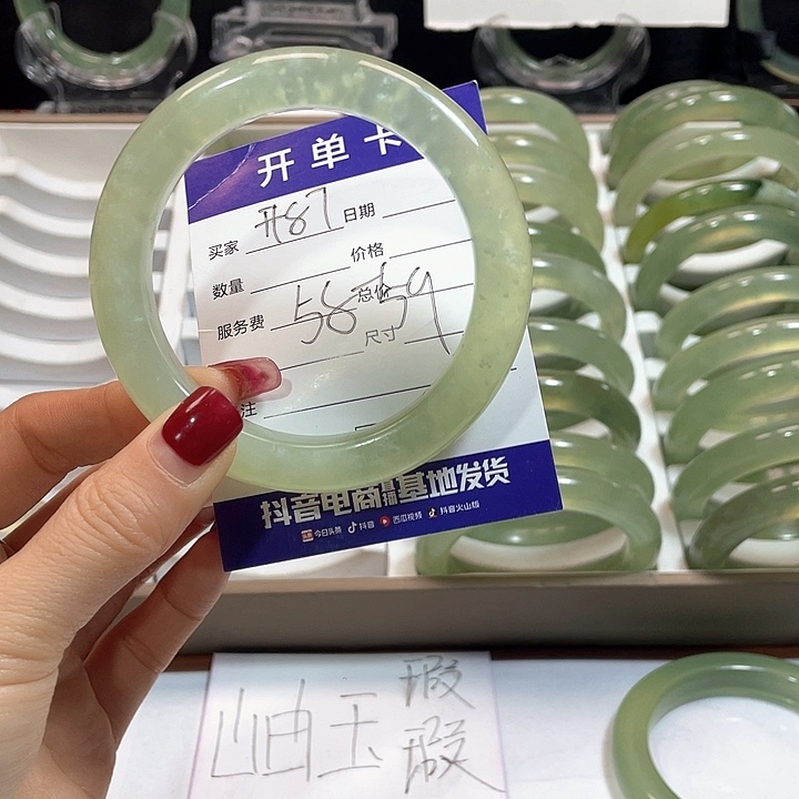 蛇纹石玉手镯未镶嵌