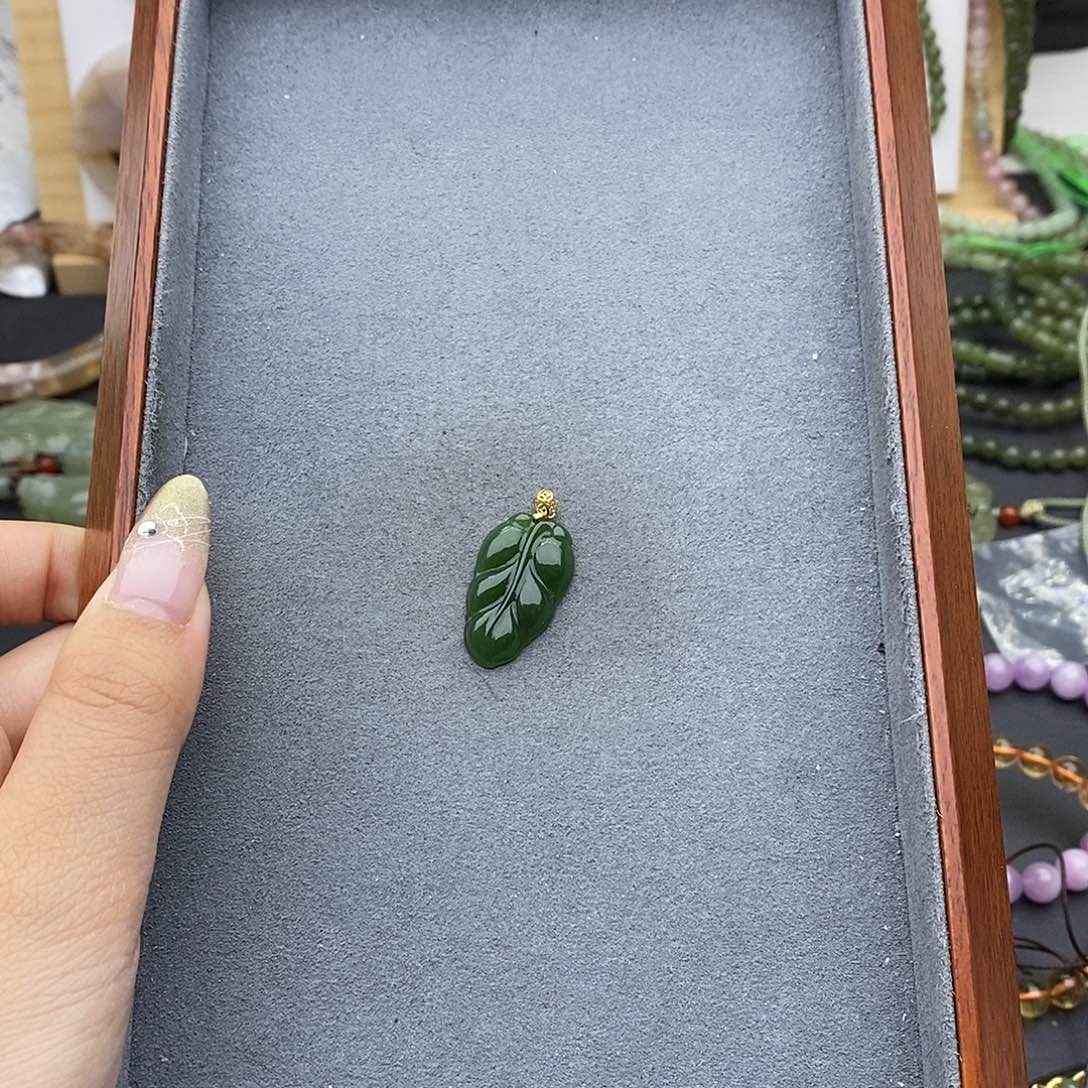 和田玉吊坠(不含链)18K金镶嵌