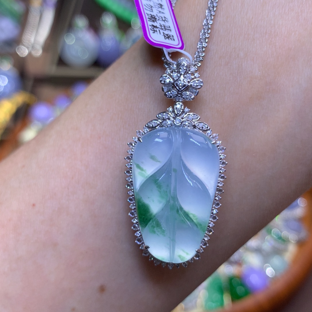 翡翠18K金镶嵌颈饰