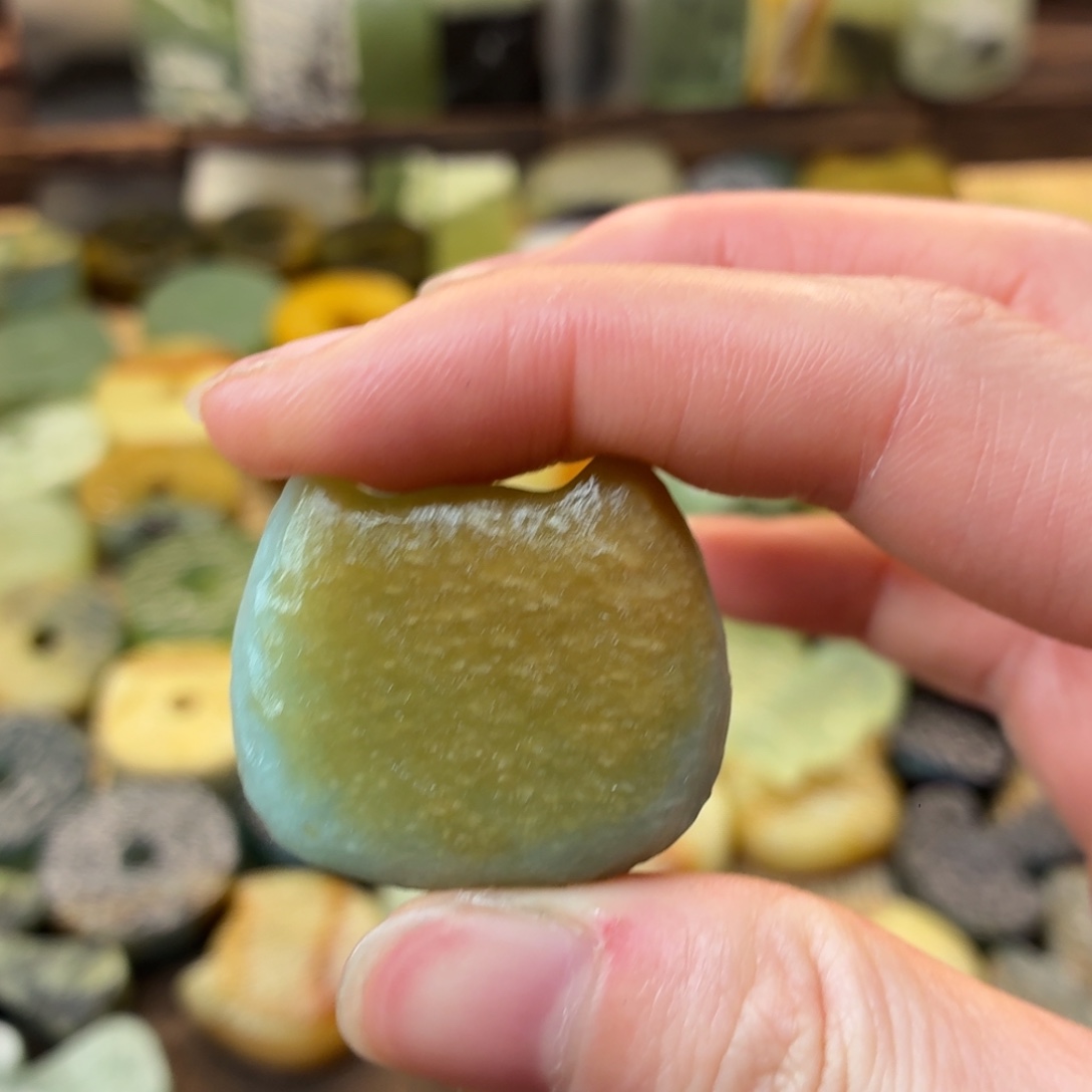 睡***困蛇纹石玉未镶嵌颈饰