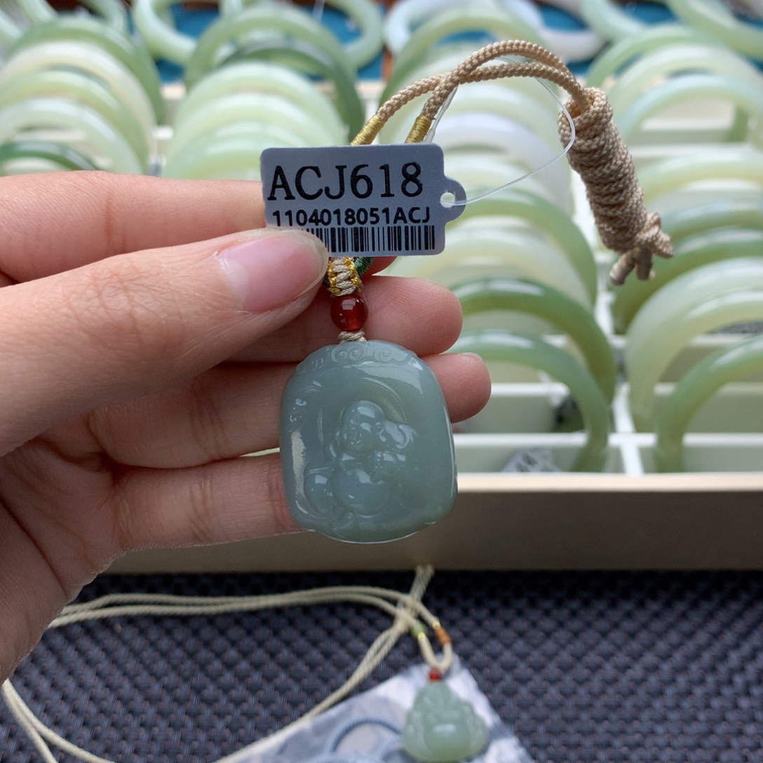 吕***玉和田玉未镶嵌颈饰