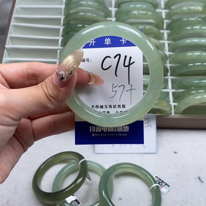 蛇纹石玉手镯未镶嵌