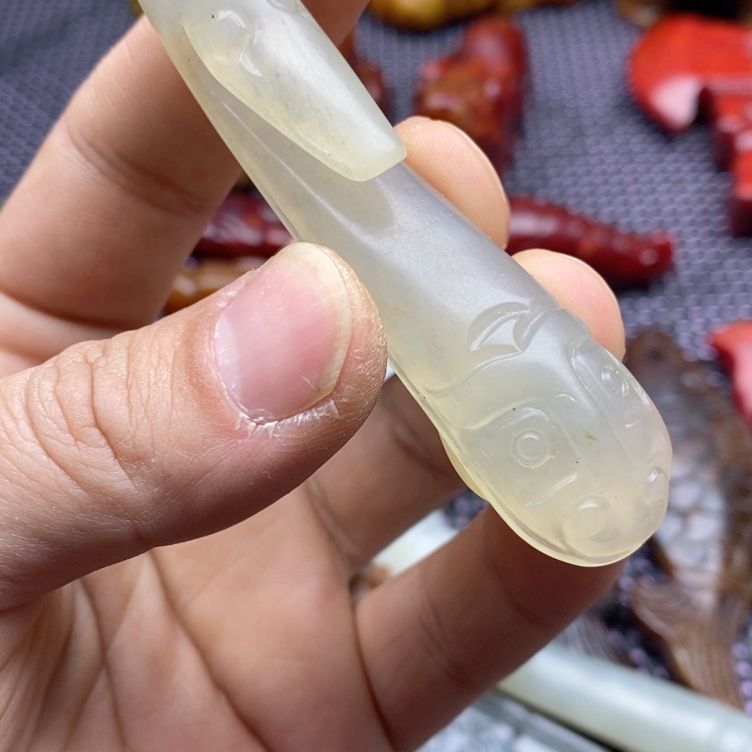 蛇纹石玉颈饰未镶嵌