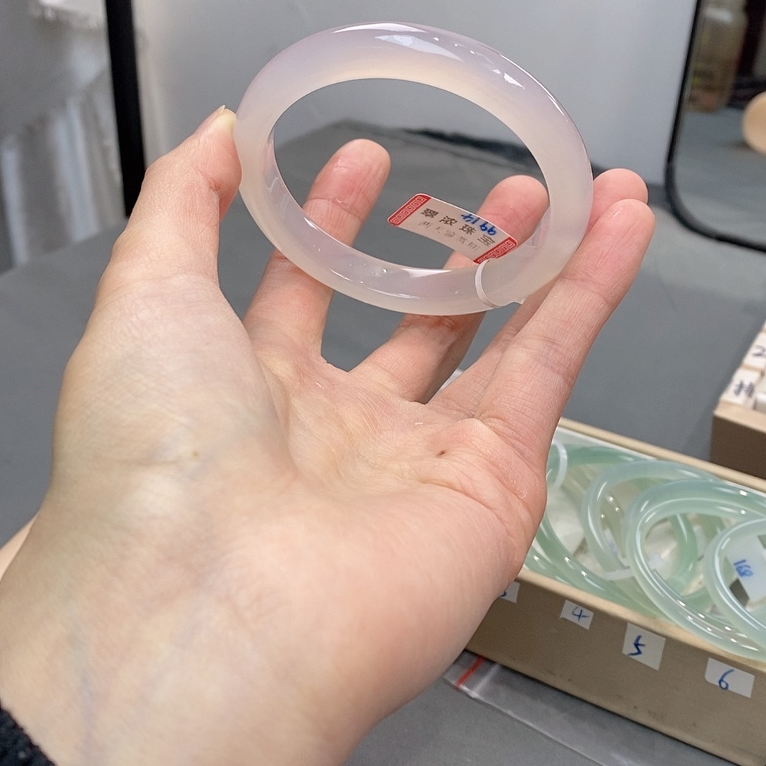 玛瑙/玉髓手镯未镶嵌美**生