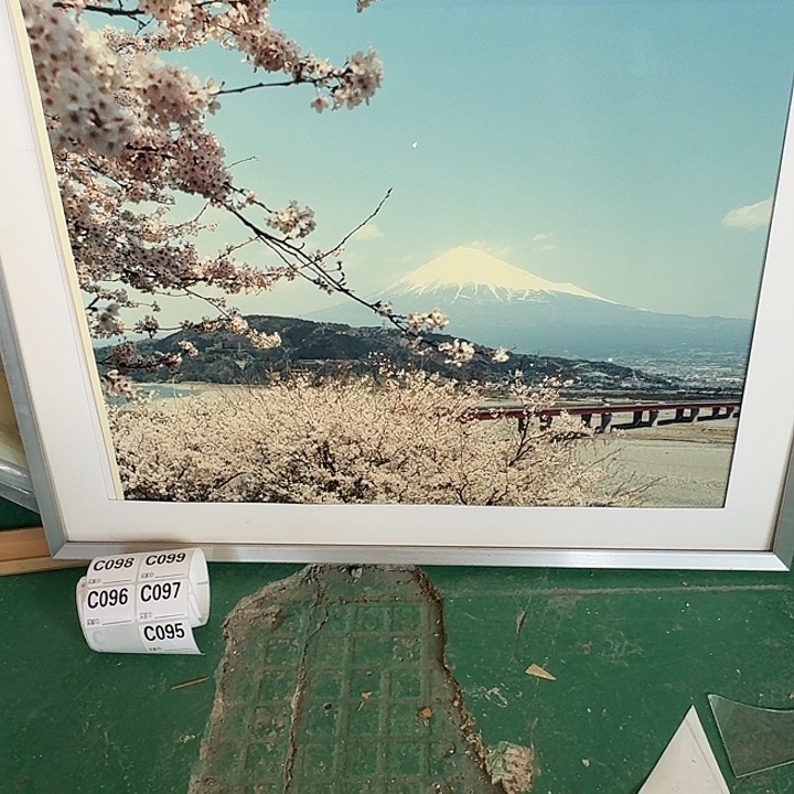 向***右中古框画有瑕疵破损已拍