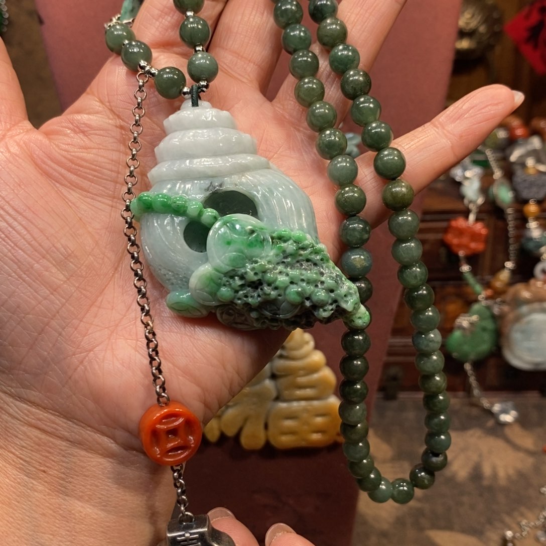 翡翠吊坠(赠链)未镶嵌