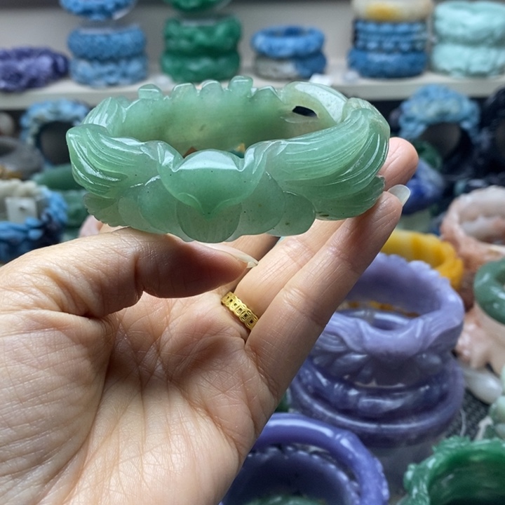 未镶嵌手镯石英岩玉