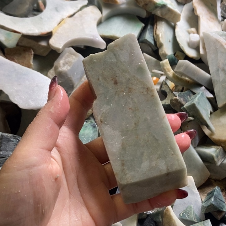 翡翠颈饰未镶嵌天然翡翠