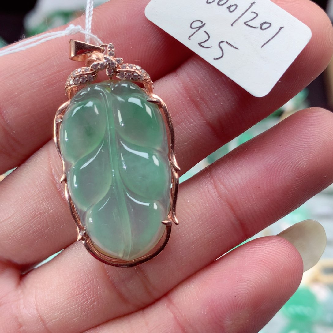 翡翠颈饰未镶嵌翡翠吊坠