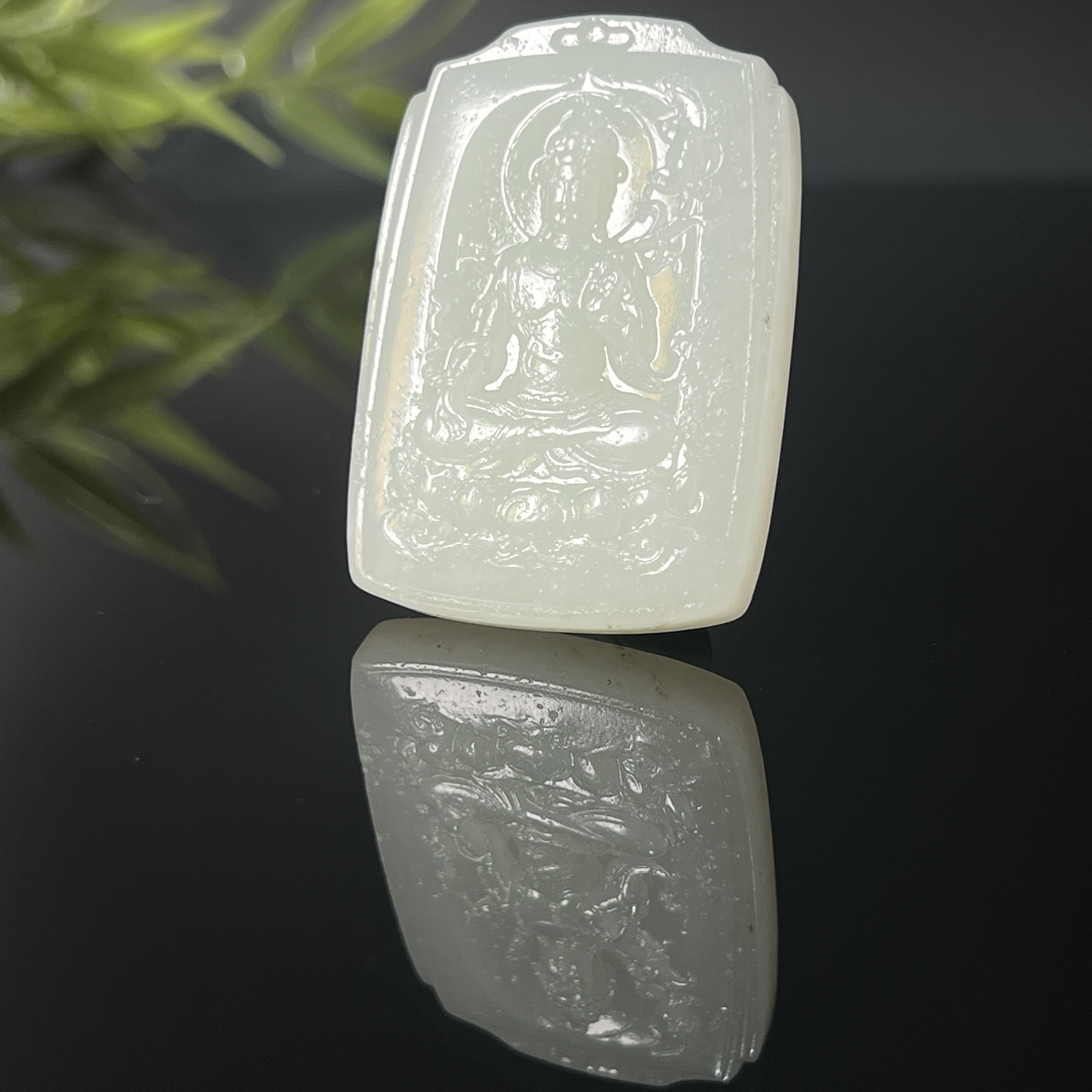 1211GC8825和田玉挂件