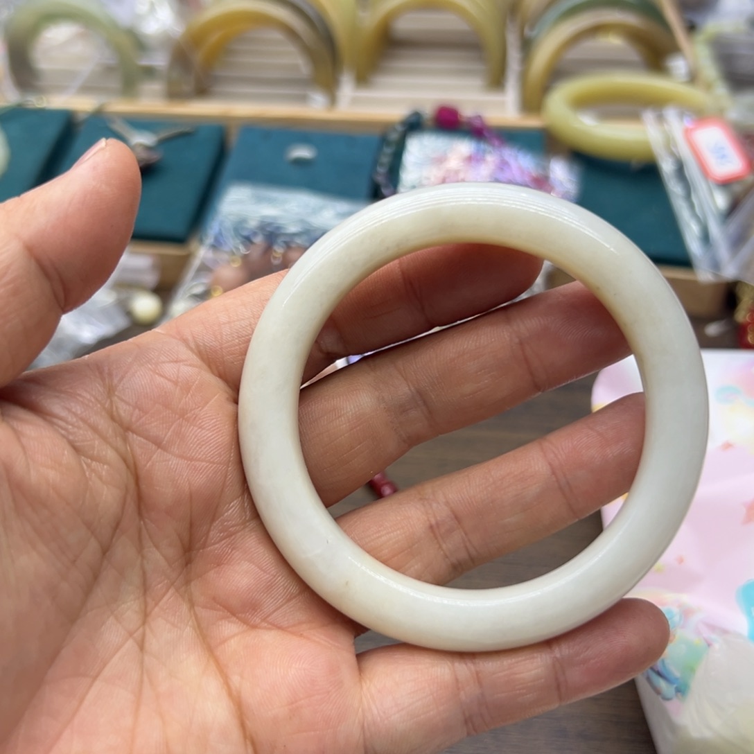 和田玉未镶嵌手镯56.8圈围170裂