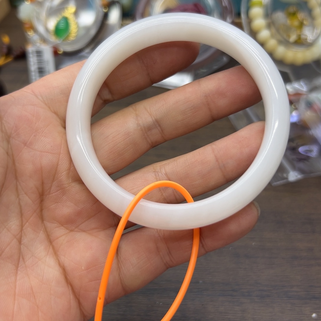 和田玉未镶嵌手镯60.9圈围494瑕