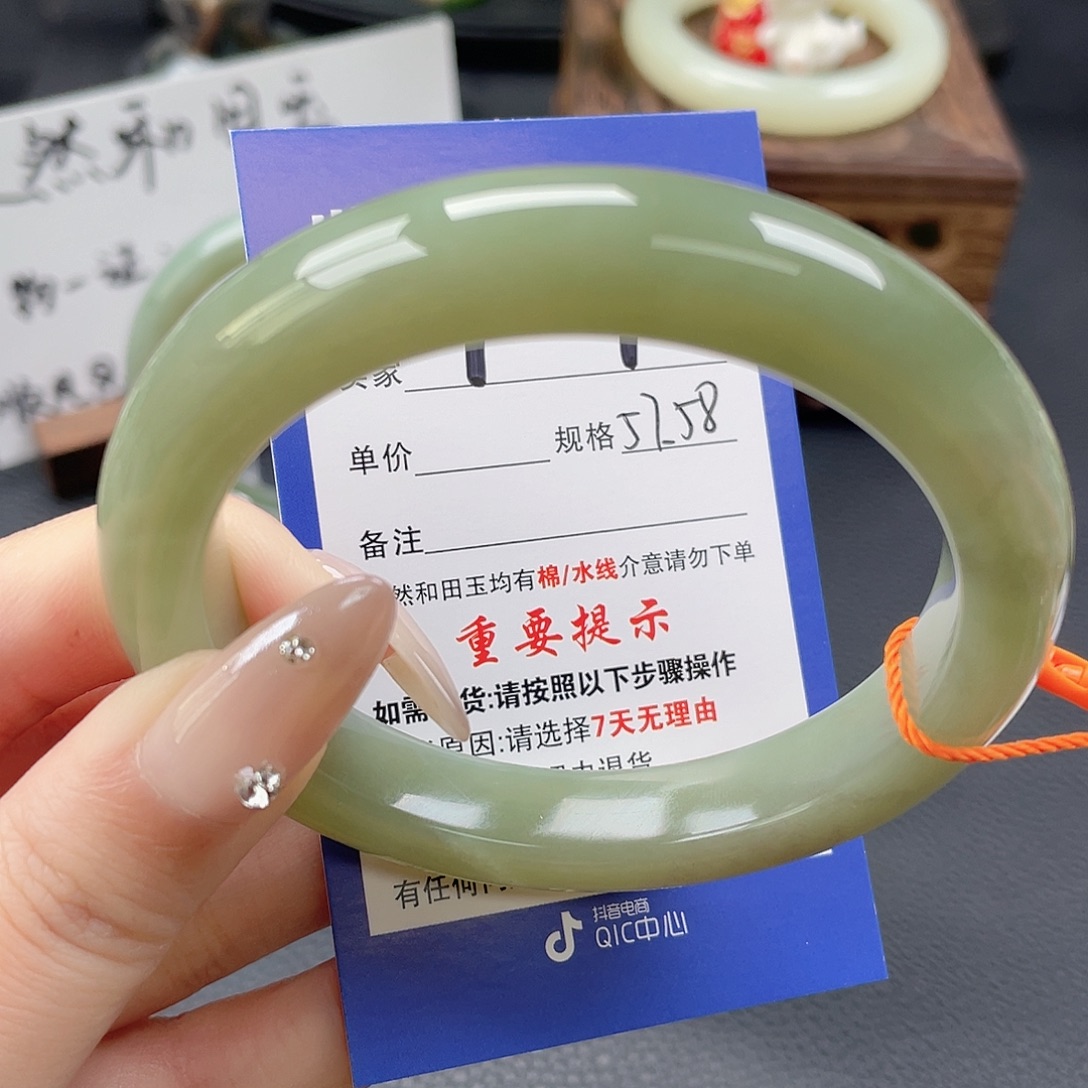 和田玉未镶嵌手镯
