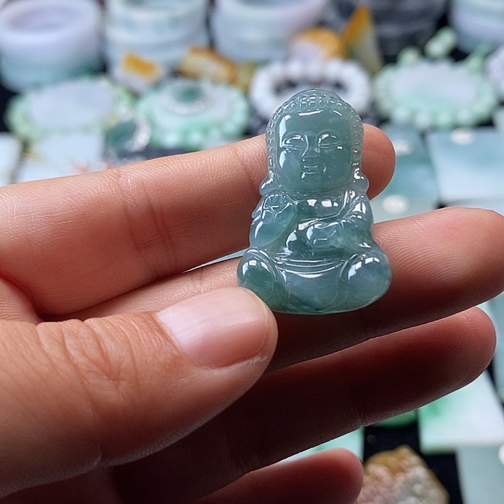 翡翠挂件未镶嵌翡翠的