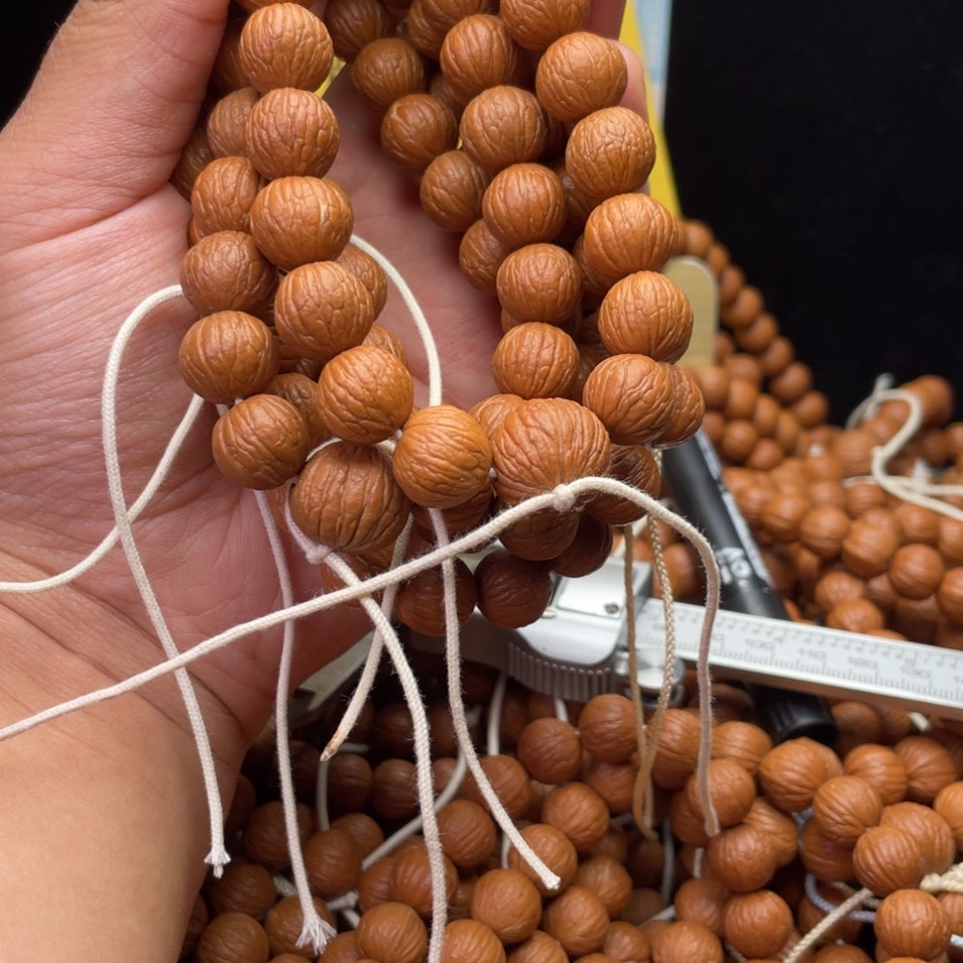 猴头核桃手串凤羽13手持