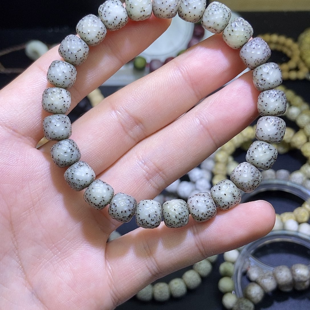 黑***土吊坠星月菩提石玉润透龙鳞