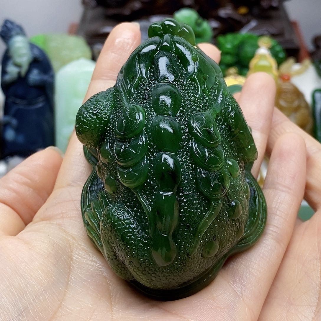 和田玉未镶嵌颈饰摆件