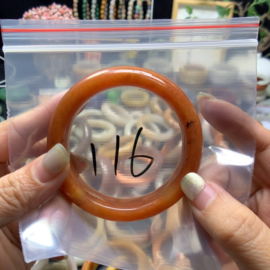 石英质玉手镯未镶嵌奶****?