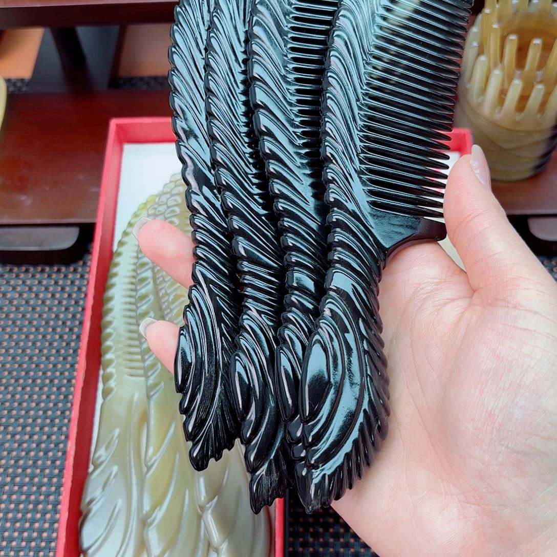纯手工制作纯牛角梳子