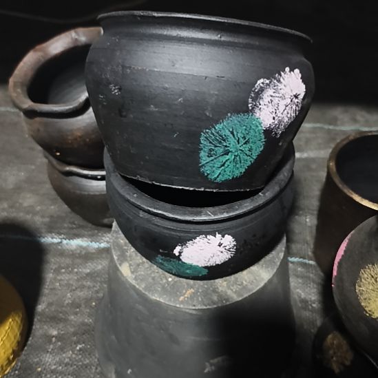 黑色粉绿色花口径15高度10到手两个默认无孔（需要打孔自行备注）