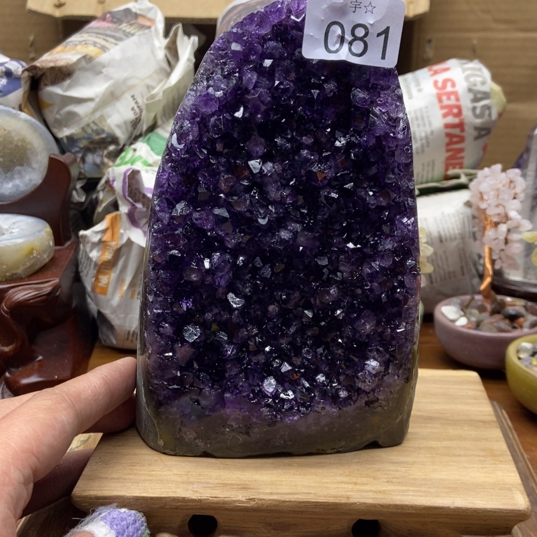 紫晶天然水晶摆件未镶嵌