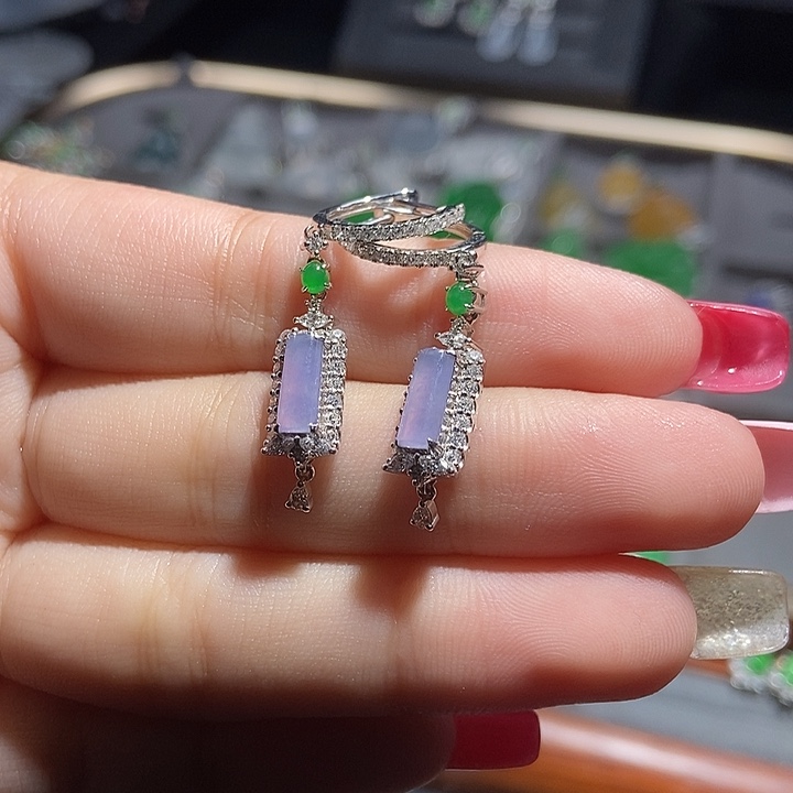 颈饰18K金镶嵌翡翠