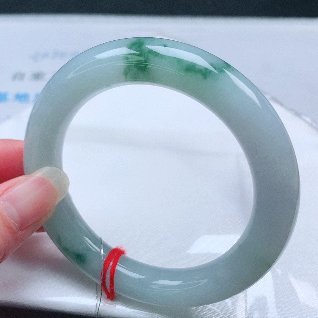 翡翠手镯未镶嵌55圈