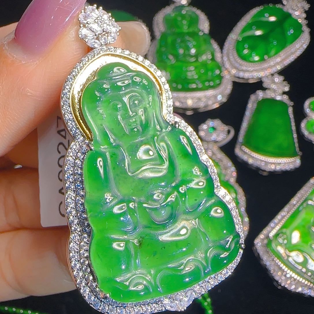 翡翠吊坠(赠链)未镶嵌