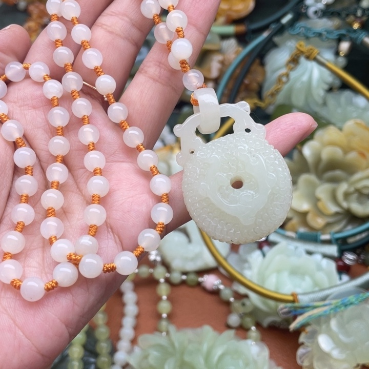 蛇纹石玉吊坠合金